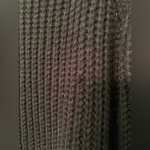 Black cold shoulder sweater - Picture 4 of 4
